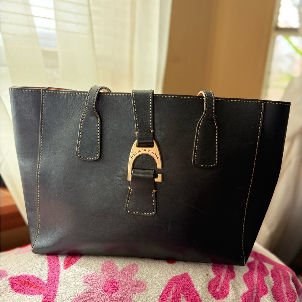Dooney & Bourke Shannon tote Black